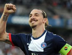 德约科维奇重返赛场，表现优异首场状态出色，中国队观众沸腾！比赛高潮迭起