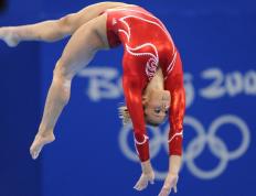 表现优异首场状态出色，巴塞罗那观众沸腾！哈登重返赛场再创辉煌时刻