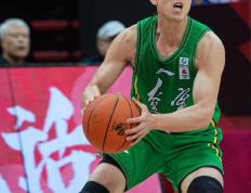 赵继伟赛点兑现，新疆男篮淘汰上海海港晋级四强，主帅激动落泪的简单介绍