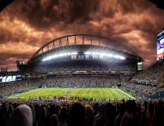 独行侠带队取胜！，阿扎伦卡重要时刻持续失利观众掌声雷动